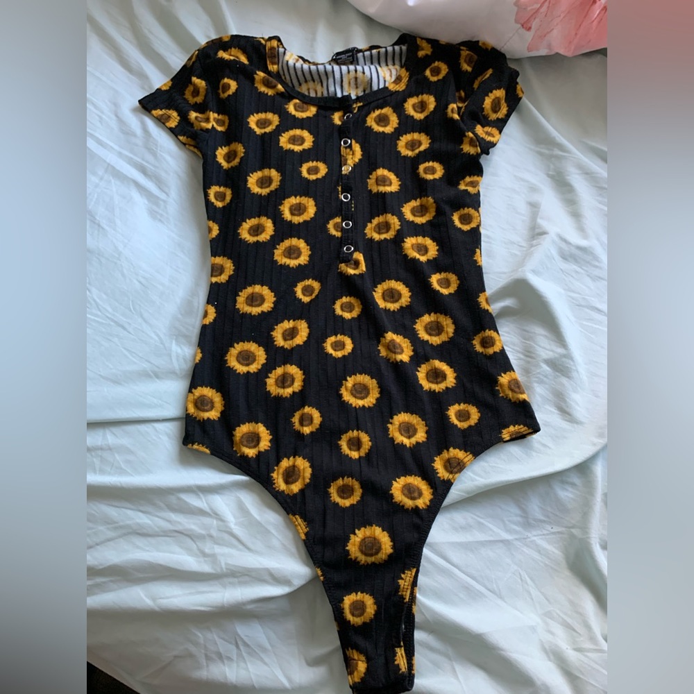 sunflower short peeve body suit